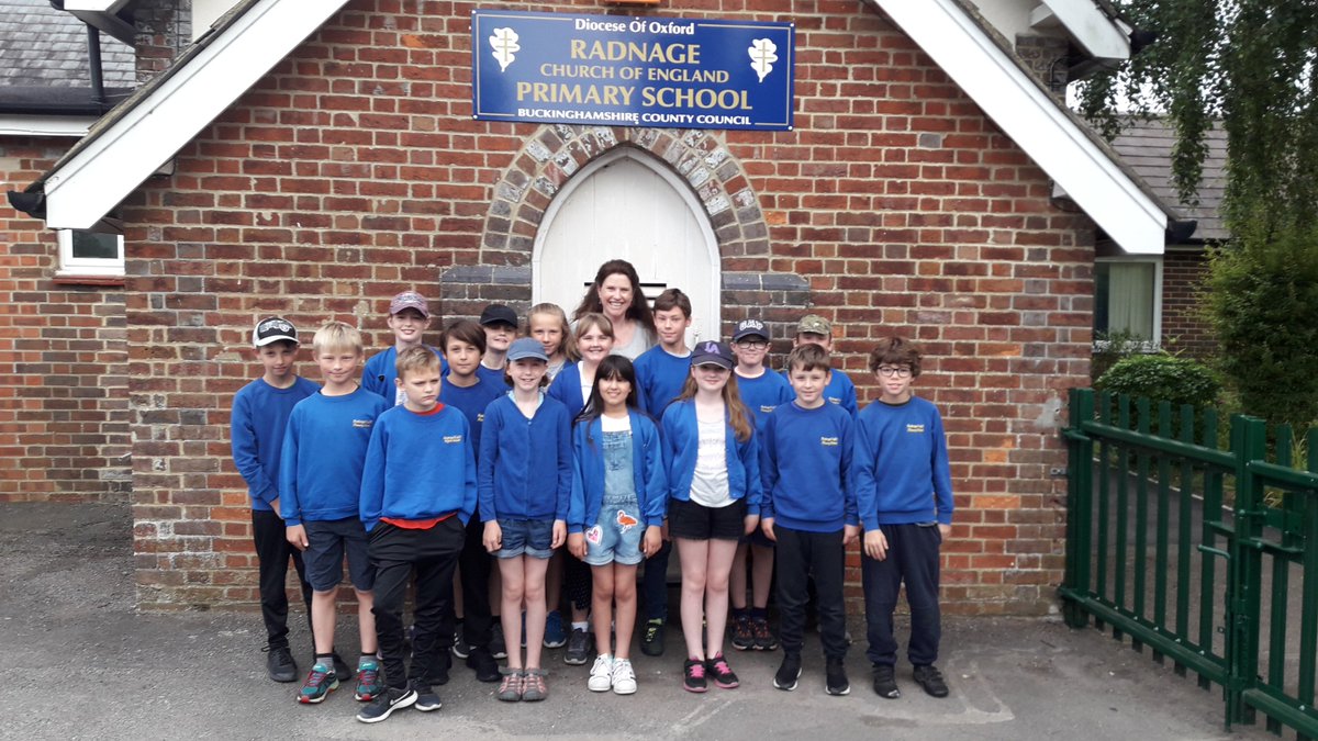 TVP_Wycombe's tweet photo. The year 6 pupils from Radnage C of E school were the winners of Community Cop Cards 2019, they enjoyed their prize to Legoland, Windsor yesterday. The pupils had a fantastic time and their work was outstanding. #CommunityCopCards #MarlowNHPT #Radnage #C8667 https://t.co/0TV9nOKRts
