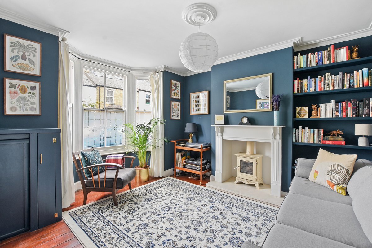 jcpestateagents's tweet photo. DON'T MISS THIS! Three bed Victorian bay fronted property in East Oxford, sympathetically renovated by the current owners. Newly fitted kitchen with ceramic worktops, two reception rooms, south facing garden. Possible loft conversion stpp. Call 01865 721122 to book your viewing. https://t.co/O8wCXvmdTr