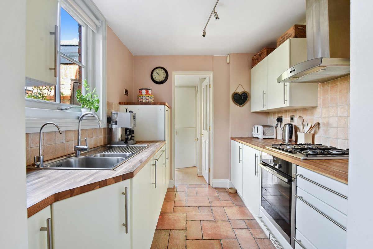 jcpestateagents's tweet photo. NEW INSTRUCTION. Bay fronted semi detached house in quiet side road in New Hinksey. Beautifully presented and extended accommodation, with gas c/h and d/glazing, two reception rooms, upstairs bathroom, good size private rear garden. Call (01865) 721122 to book your viewing. https://t.co/vc5lgf3nI3