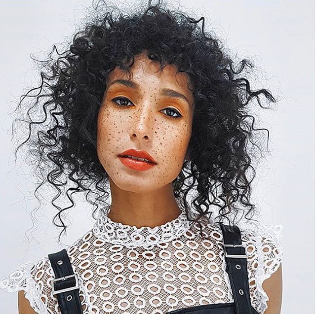 Some freckles come natural and some not so natural... 🎨🧡 #makeup #hair #facecanvas #photography #curls #sculpt #inhanceyourbeauty #hairporn #hairlove ift.tt/2XKRLKg