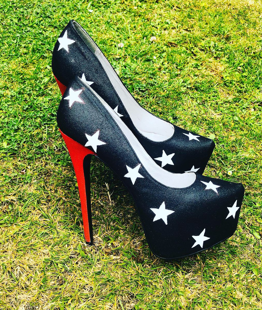 bumblebee_D_T's tweet photo. I’m sexy and I know it ...... #sexyshoes #sexy #heelsaddict https://t.co/BKgQQYXZkV