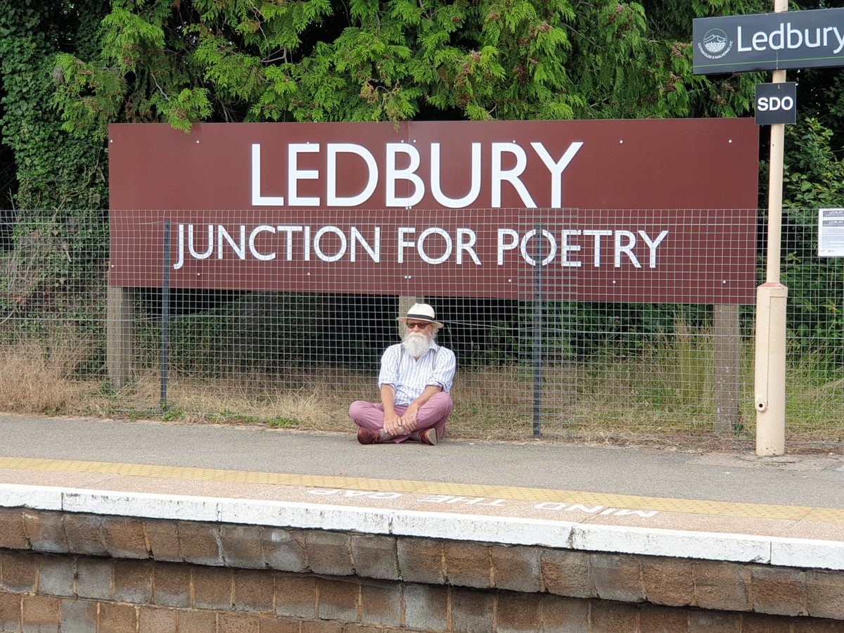 TishIncePoet's tweet photo. I’ve been writing at a poetry event in Ledbury for #LPF2019 #Take4Gallery led by Charlie Markwick - Poet @crescentmen and Caroline Green Artist. Going back again today ! Come along 2.30pm #LedburyJunctionForPoetry https://t.co/30dF3NZUhF
