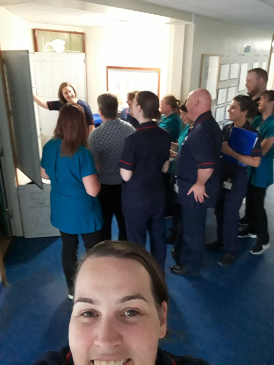 GESmiff's tweet photo. Great turn out for this mornings Medicine huddle at BNH. Lots of laughter and productivity  #Flow #Team #BNHMedicine #ImproveED @HHFTnhs @Simone96373182 @fenglenmason @heidihi9 @MrLarryK https://t.co/v5TjXcox4g