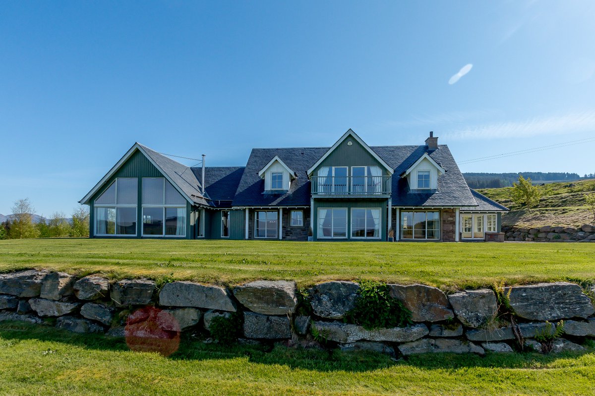 struttsscotland's tweet photo. #Propertyoftheday - stunning #contemporaryhome in fantastic position looking towards #LochTay. https://t.co/kHMovv5Hnp #Scottishpropertyforsale #homeswithviews #familyhomes #lifestyle #thegreatoutdoors https://t.co/PmcnlZ5rSv