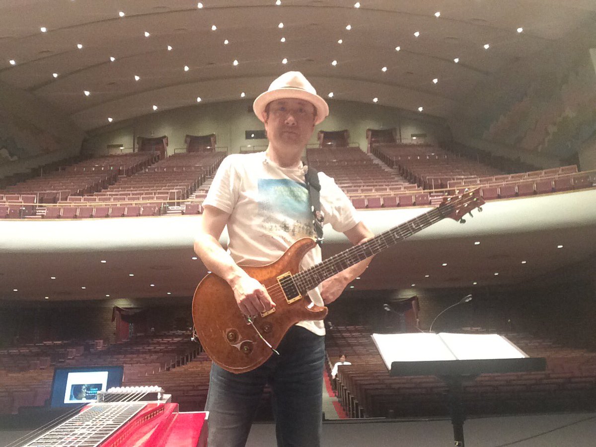 Erital's tweet photo. 吉田拓郎さんのニッポン放送スペシャル ライブでナイト。ツァーを無事終えた安堵と、女子大の講堂という学園祭を思い起こす空気感は、素晴らしいコンサートを作ってくれました。今年のシリーズもよく乗り切ったなぁ。。きっと自分もちょっと成長出来たみたいな気もします。ありがとうございました。 https://t.co/563VLHfiq3