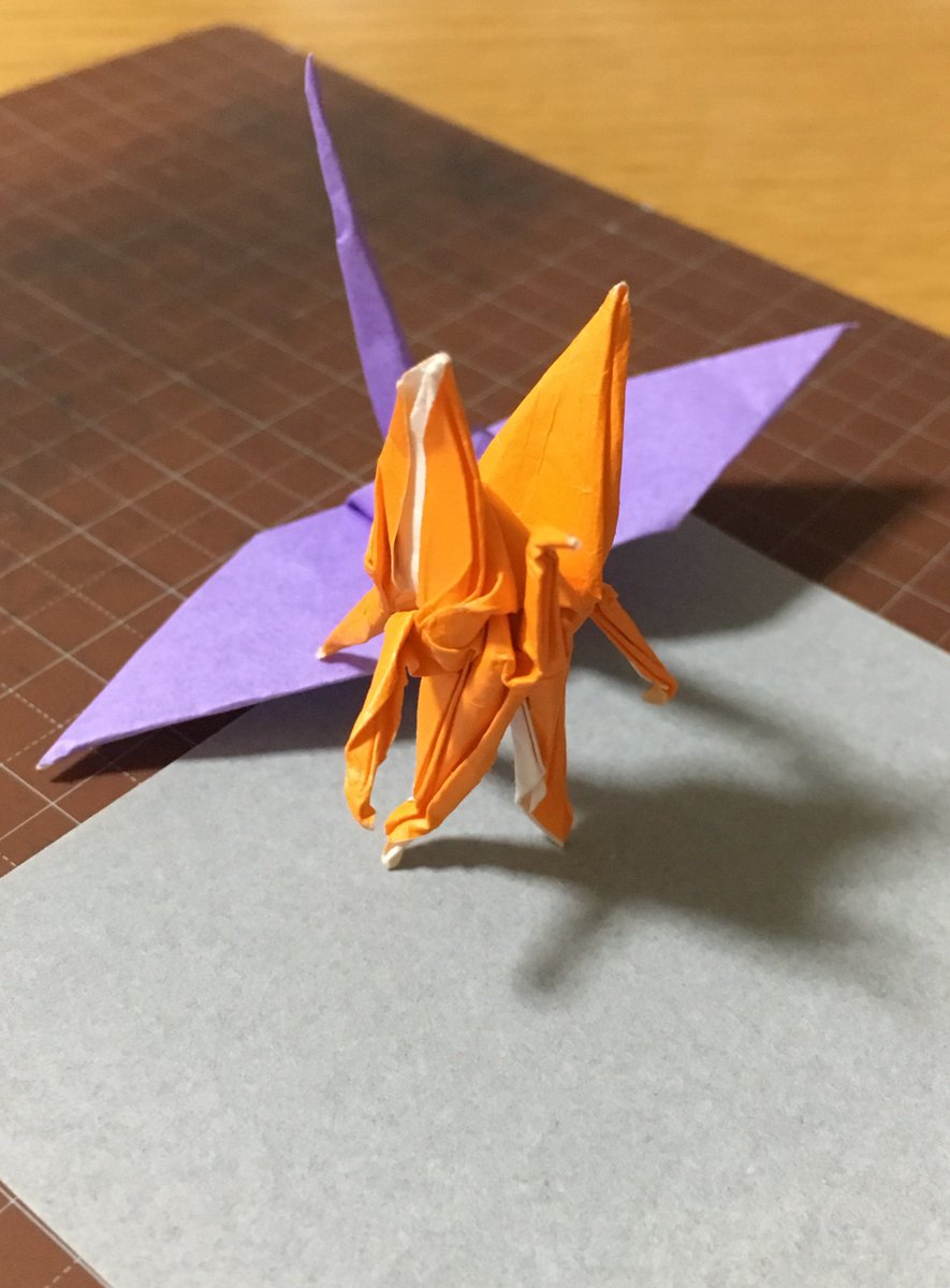 長男は随分前からツル星人を折り続けている 写真は7 5 7 5 の小さい折り紙 山本みつ湖のイラスト