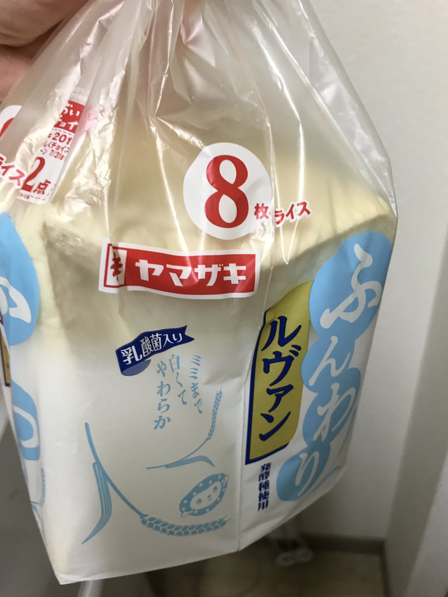 ツマ 簡単おつまみ うちの子たちシチューにはパン派なんだけどシチューといえばこの食パンが合うと思う ヤマザキのふんわり食パン これを焼かないでそのままシチューにつけて食べる T Co Izy6jqnqrg Twitter