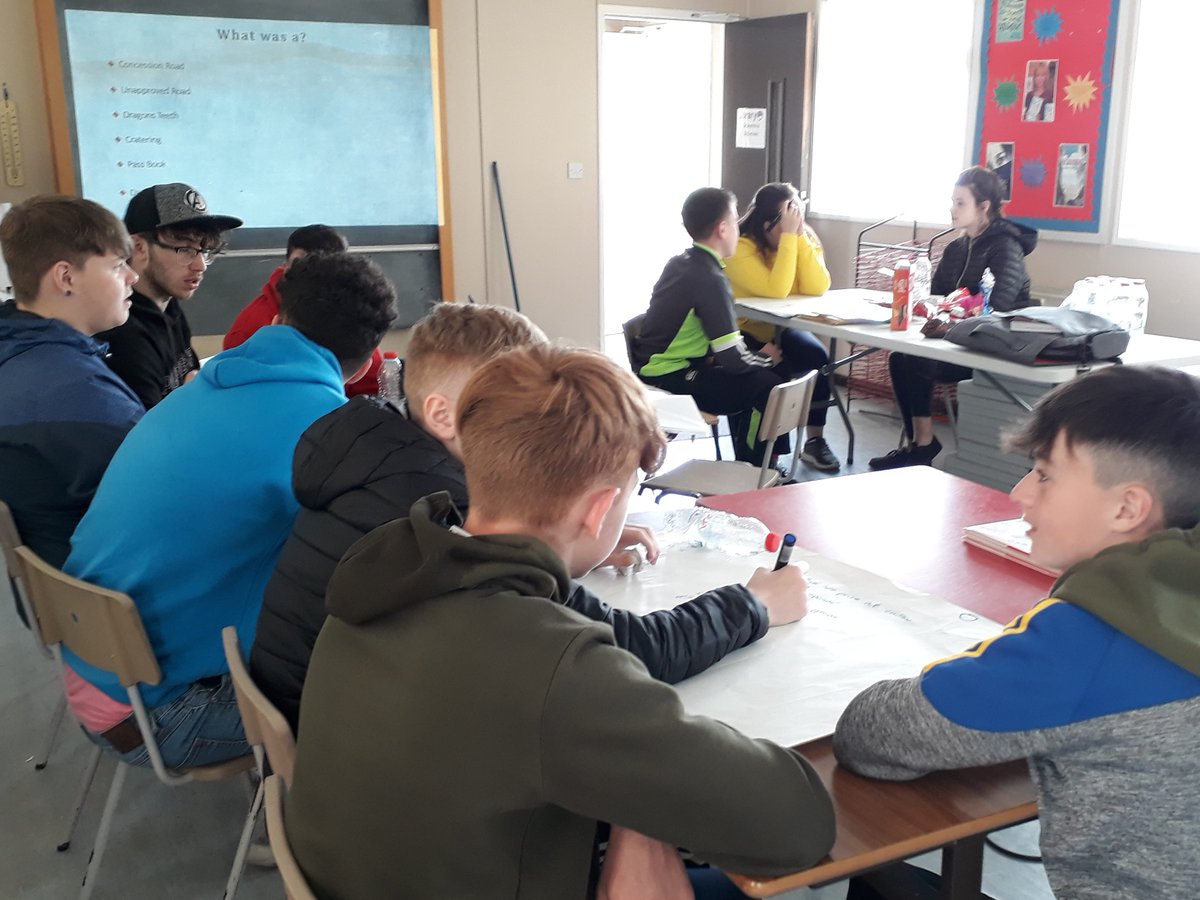 BorderRoads's tweet photo. We held an Intro & #storytelling WS with #Darkley #YouthGroup Y-day. Our #Storyteller spoke of #customs on the #border, B-Men, #CivilRights marches, #ArmyCheckpoints & the heightened awareness people grew accustom to during this time.
#PeaceIV #borderroads @SEUPB @MonaghanCoCo https://t.co/ZzoHdOfSv5