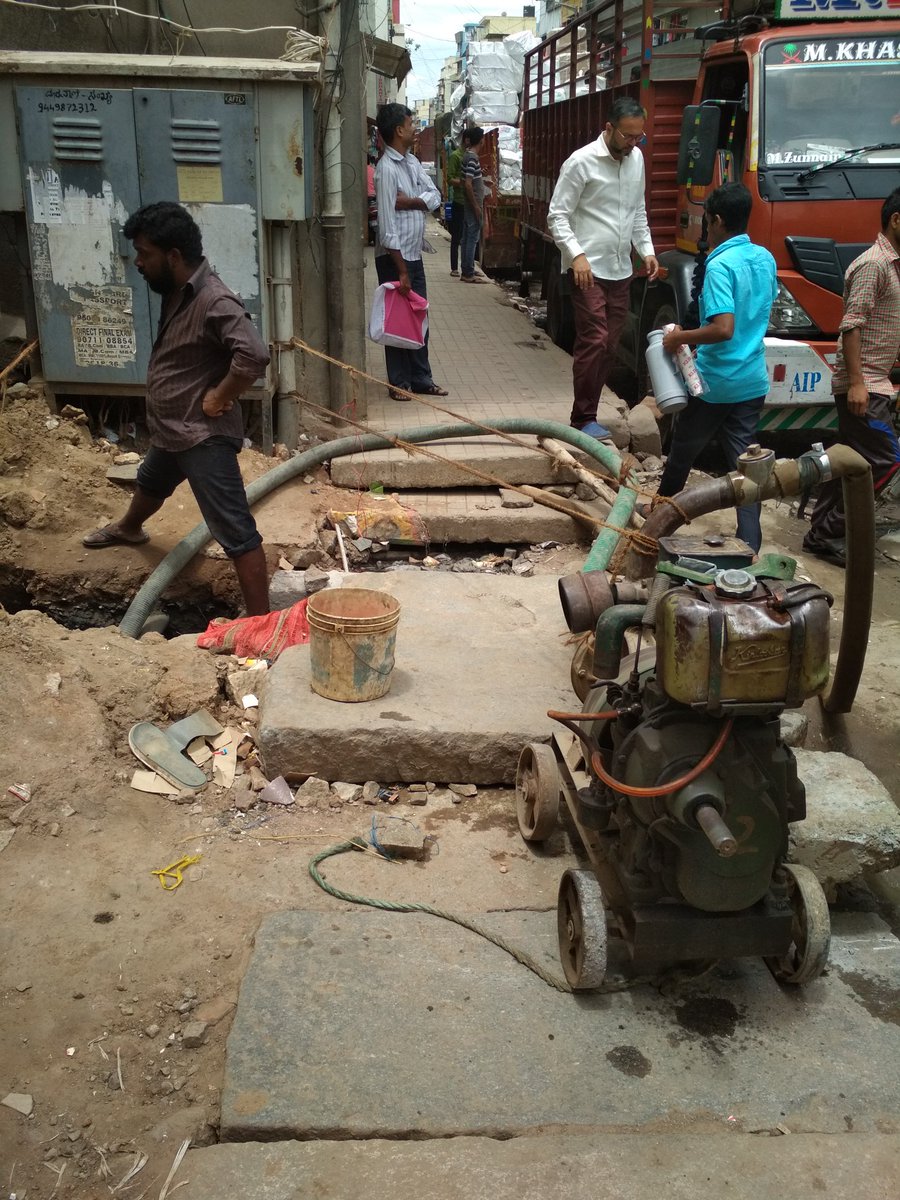 Mark_Vernum's tweet photo. Latest updates on Bangalore's obstacle courses. This seems to be the final stage of Chickpet Ninja Warrior with no way  through... Water logged on all sides with a pump and pool of shit in the middle.
#nammasafety @BBMP_MAYOR @bbmpcommr
Kindly put our taxes to good use. https://t.co/UReXHKXcBY