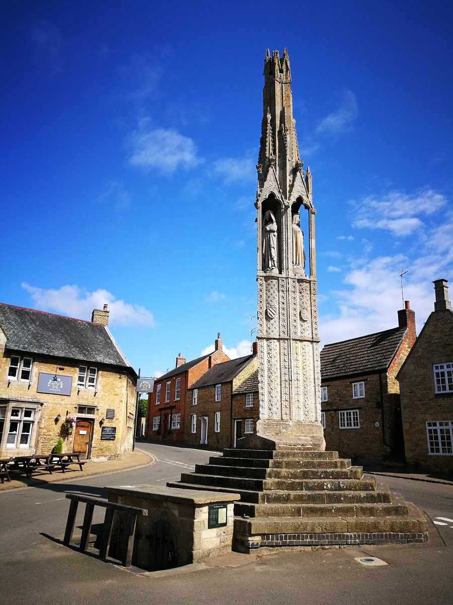 DickonWhitewood's tweet photo. Eleanor Cross at Geddington. Absolutely stunning. https://t.co/ySABGmdqaq