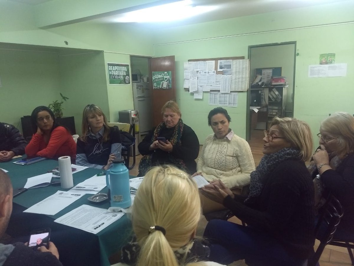 ATEBuenosAires's tweet photo. #ATE Tres de Febrero reclamó la intervención de ediles y consejeros por el estado de escuelas 
El gremio había realizado una protesta para exigir la normalización de la luz y el gas. Ayer pidió la intervención del Concejo Deliberante y del Consejo Escolar
https://t.co/maHawIlkGa https://t.co/oPMjjn7qym