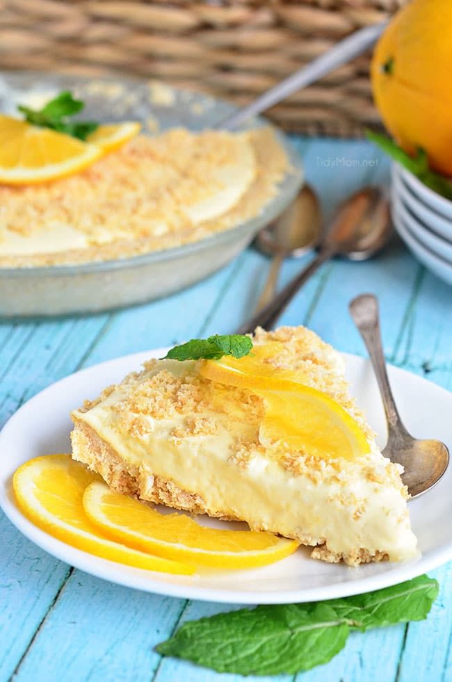 TidyMom's tweet photo. If you are a fan of the ice cream truck classic, orange creamsicles, or dreamsicles, youβre going to love this Frozen Creamsicle Pie. Itβs the perfect summer treat. #pie #frozenpie #nobakepie #creamsicle #orange https://t.co/iKZwsUxITw https://t.co/3ubY1jiSW9