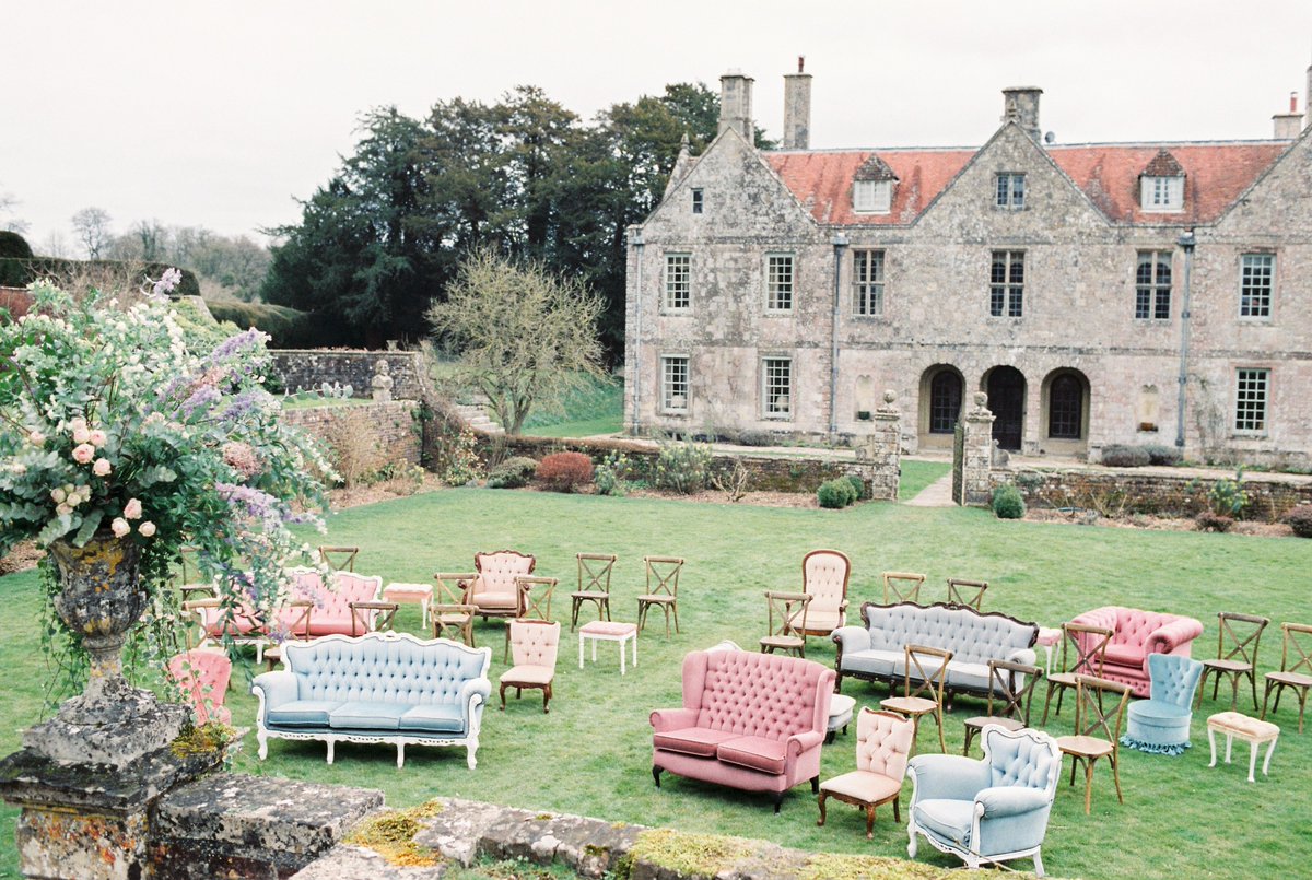 The_PropFactory's tweet photo. Looking back at this gorgeous shoot by Kate Kullen. Our range of vintage sofas spread out for a unique ceremony seating area! π #vintagesofas #vintage #ceremonyseating #weddinginspo #eventseating #events #furniturehire #styledshoot #thepropfactory https://t.co/2aSzcIUOF1