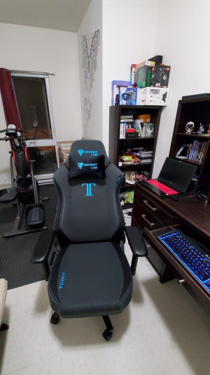 psychomant's tweet photo. My new chair!!!
#Secretlab https://t.co/1bnCUCD0VN