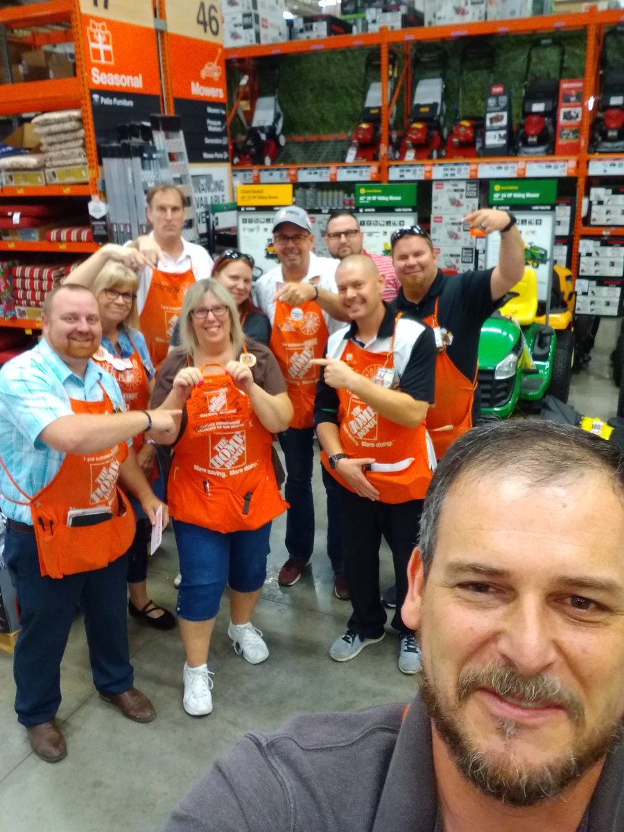 eeeszone's tweet image. Congrats to Cheryl service desk associate of the month!