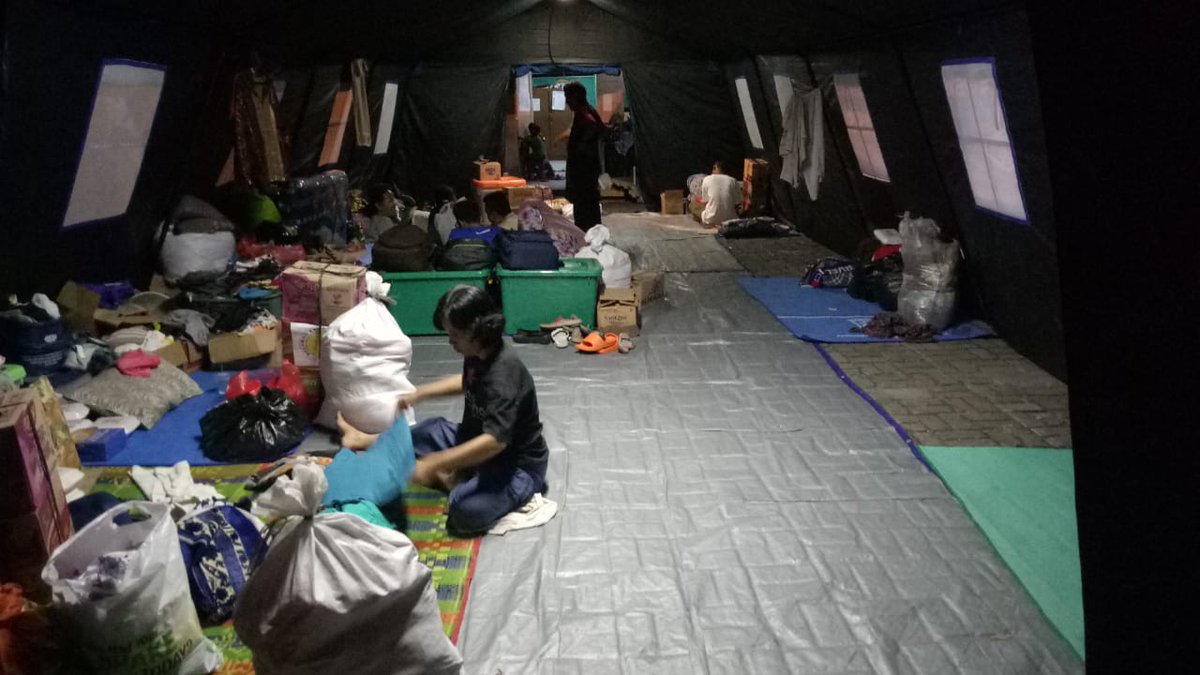 SoedikinAli's tweet photo. Posko pengungsi korban kebakaran di kelurahan  Cipinang besar selatan  kecamatan  Jatinegara  kota administrasi jakarta timur 11 juli 2019 https://t.co/qp1DcgyQ5q