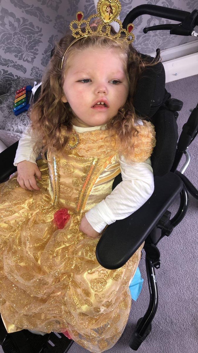 #ThrowbackThursday Throwback to Ella being the true princess she is dressed up for red nose day at school 👸🏼💋