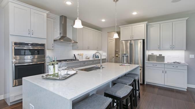 ChicagoTM_Homes's tweet photo. Do you prefer cabinets in a light or a dark finish? Find your #Chicago #dreamhome at: https://t.co/xGoahPY2b9 https://t.co/9xKbUupMPW