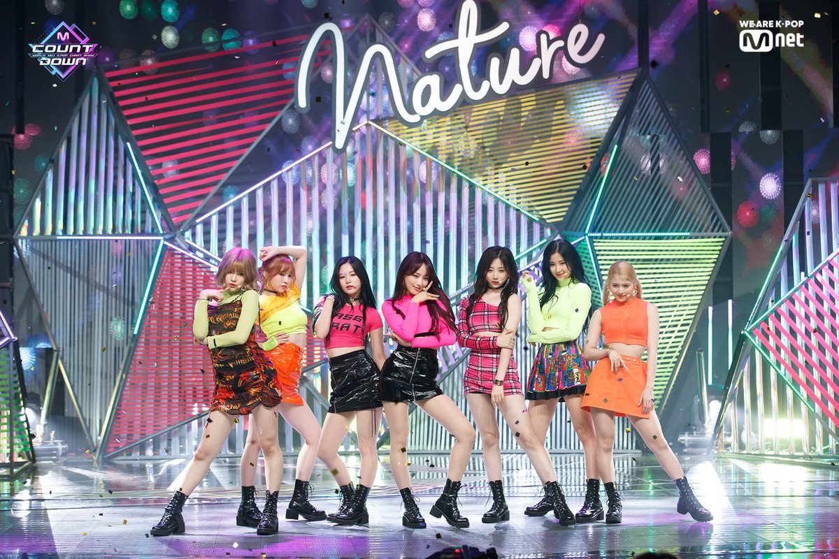 MnetMcountdown's tweet photo. 190711 #MCOUNTDOWN 현장포토
자연둥이들 그렇게 예쁘면 리프들 심쿵할 수밖에 없잖아 XD #NATURE #네이처 #내가좀예뻐 #ImSoPretty

▶ https://t.co/Lk1MU8BP7c https://t.co/IWYmJ434i0