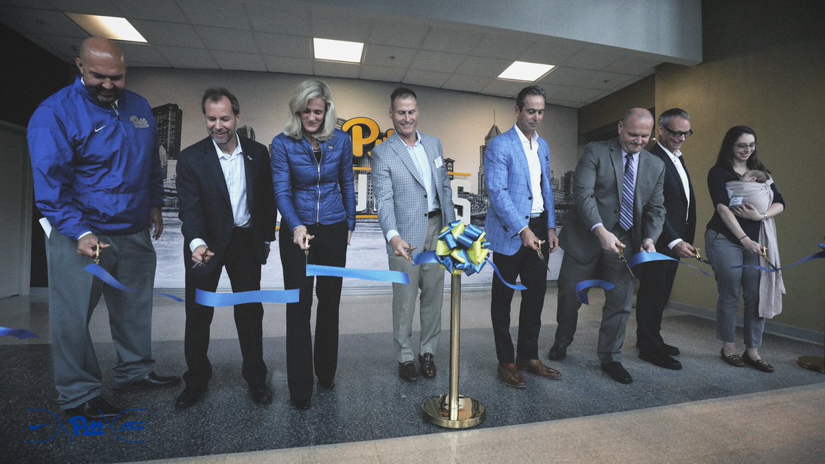 accnetwork's tweet photo. In addition to opening Pitt Studios opening, @PittTweet now has its first broadcast class.

📖: https://t.co/edDQKPyaaw
📸: https://t.co/sJf79qUe7c

#PittTakeover | #H2P https://t.co/0EgfwMoLeq