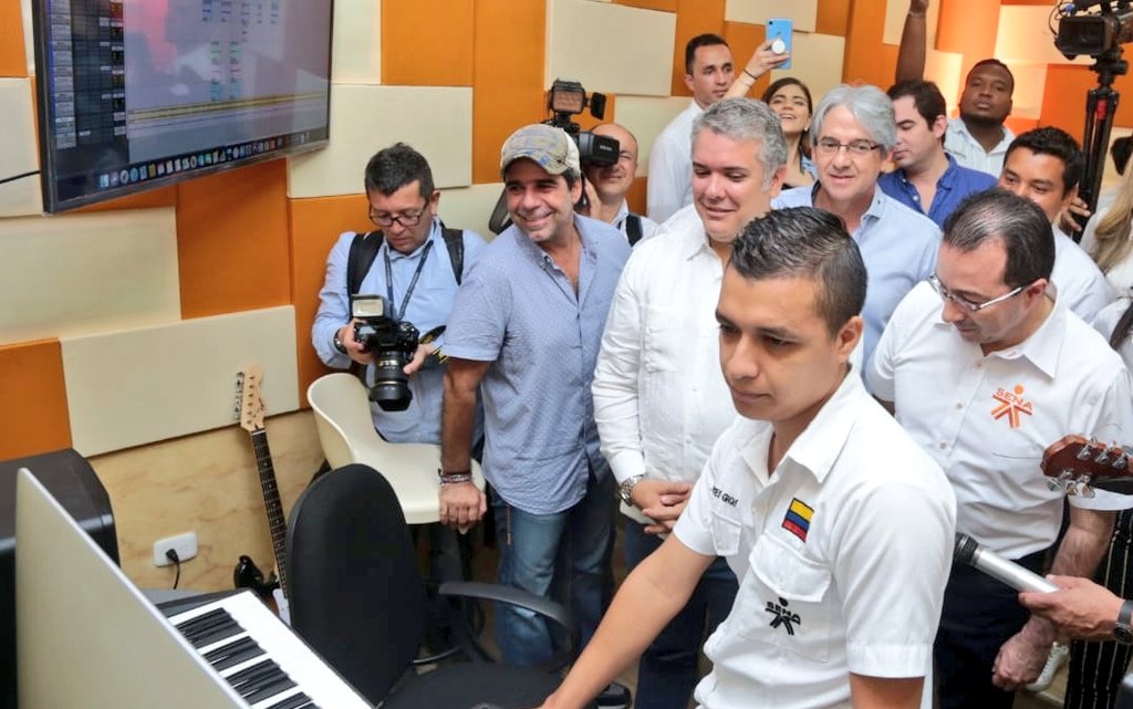 AlejandroChar's tweet photo. Ubicada en el Barrio Abajo, esta sede beneficiará anualmente a más de 2.400 aprendices que podrán acceder a una diversa oferta formativa cercana a sus hogares, en áreas como artesanías, danza, teatro, fotografía, multimedia y manualidades, entre otras. https://t.co/0bx7yNHIjh