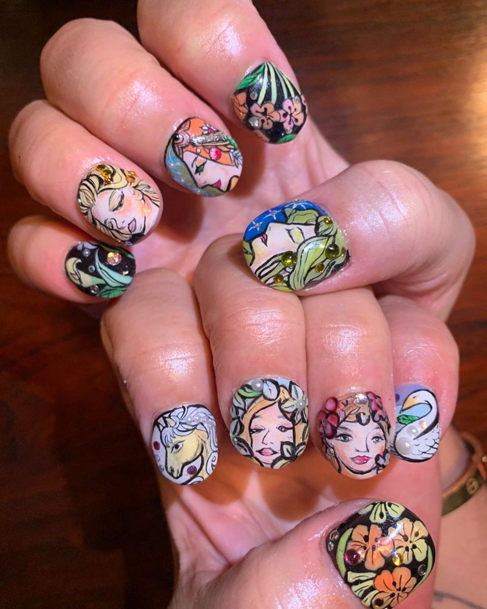 A-MEI-ZING DAY! Amaaazing ART NOUVEAU inspired nails by the master herself Mei Kawajiri A wonderful collaboration and a lovely way to spend this perfect Saturday. Each nail hand painted and detailed, 3-D techniques, pearled, and stones- By eye!... marcjacobs.social/Mei
