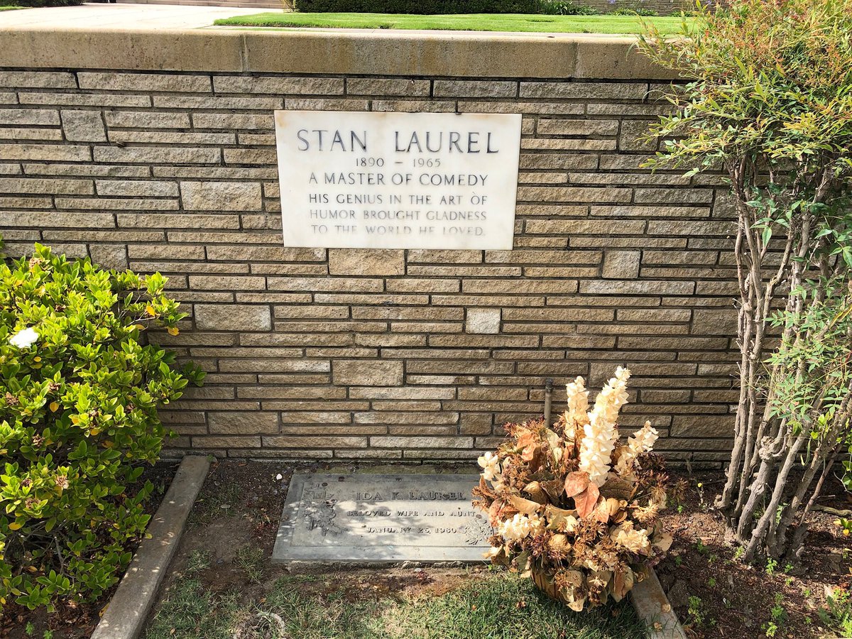 arrowgroup's tweet image. While in LA I had the chance to visit the grave of one of the greatest comedians ever. 

‘So tell me, is it really true my dear Daddy died?’
Stan: ‘Well I hope so, they buried him’. 😁😁