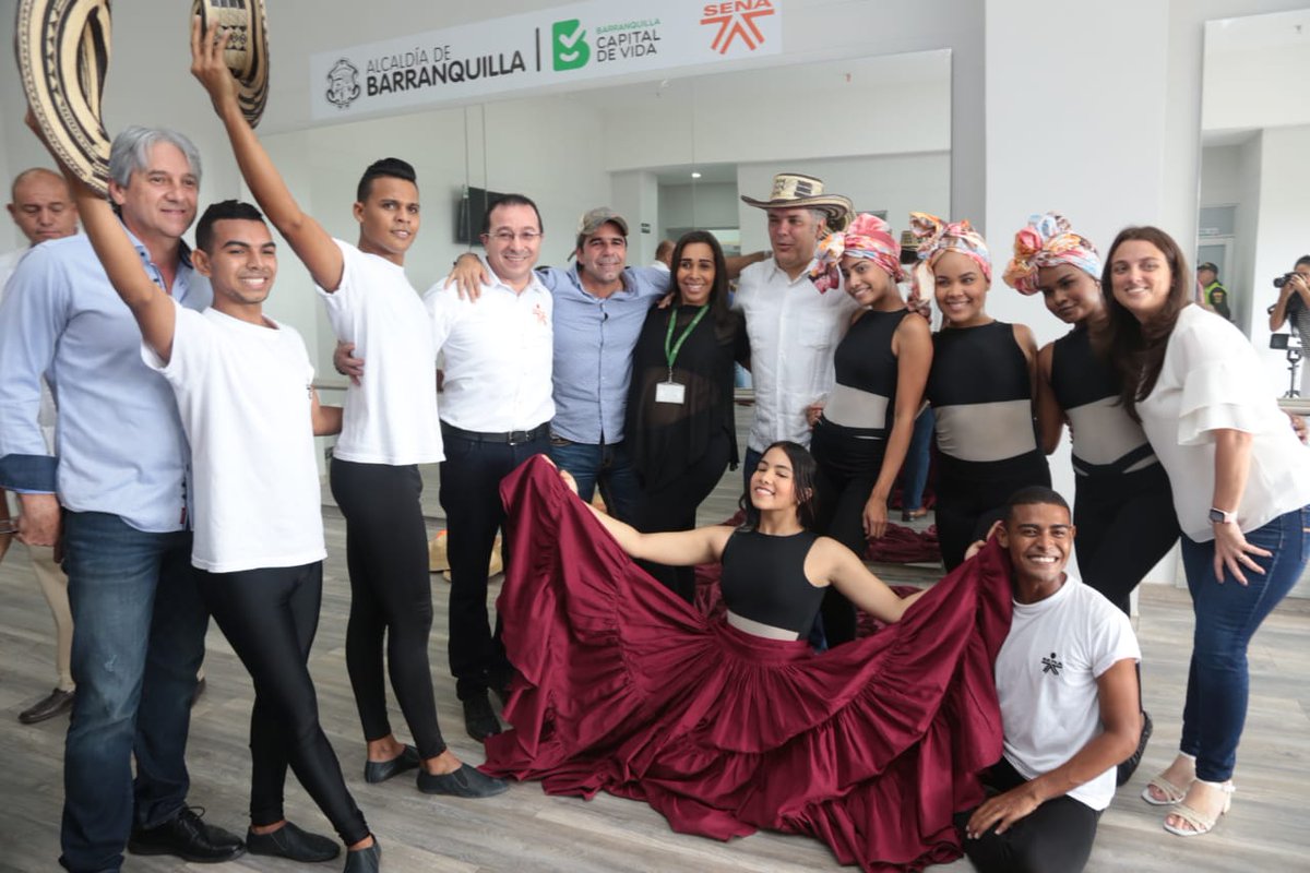 AlejandroChar's tweet photo. ¡La #EconomíaNaranja🍊 en Barranquilla avanza a pasos agigantados! Acompañado del presidente @IvanDuque y el director del SENA, @EstradaCarlosM, visitamos la sede de Industrias Creativas, un espacio diseñado especialmente para que nuestros jóvenes aprovechen al máximo su talento. https://t.co/0yjtrpL3QQ