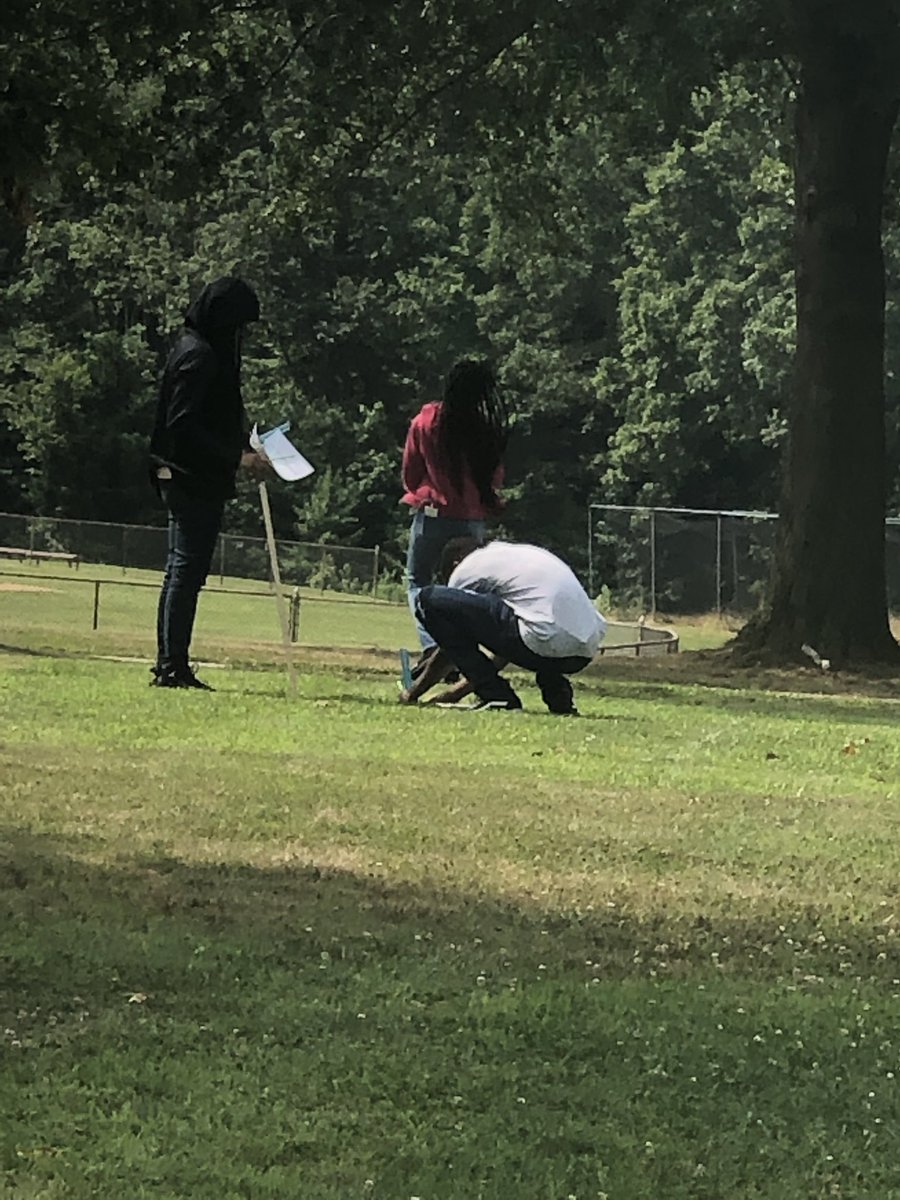 MrTitansMom's tweet photo. Geometry in Nature. Today we practiced measuring on a scavenger hunt outside. #mathacademy @BCPSMATH  @ChesapeakeHS https://t.co/xsIw5tL5qd