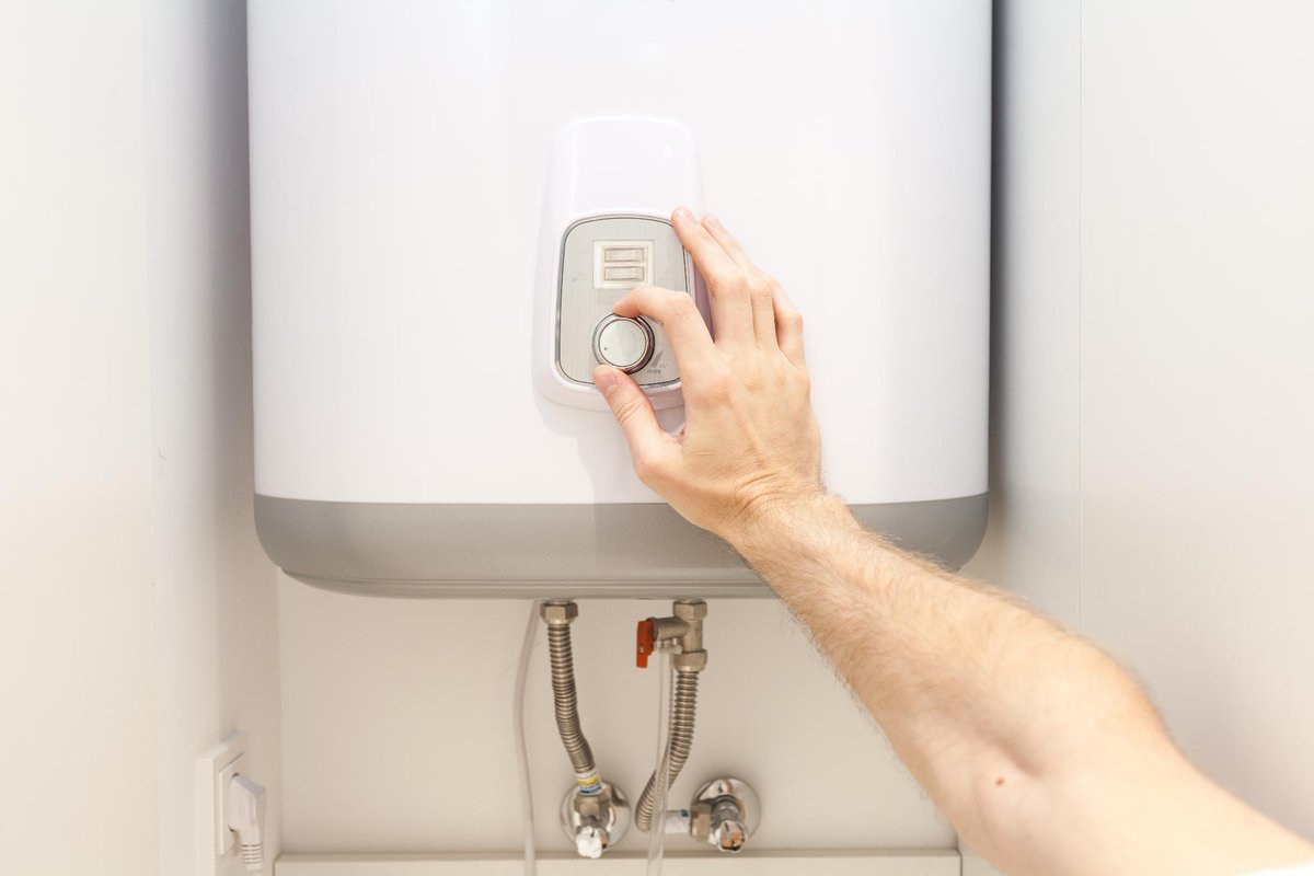 OPHeatCooling's tweet photo. Summer Energy Saving Tip: While the weather is hot, turn your water heater down to reduce energy and save money on your electric bill.
Need a new water heater? Give OPHC a call for quote today! 913-649-0303. https://t.co/AycOuT5fRE