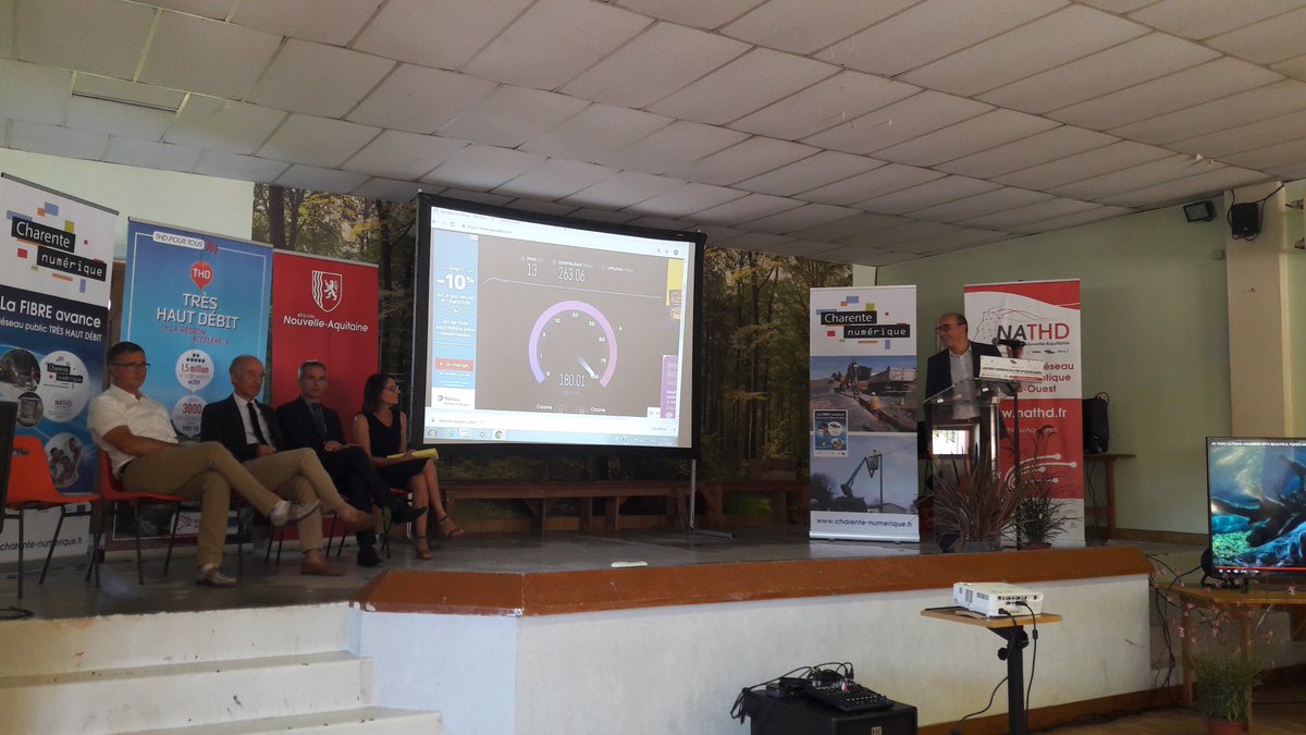 NumeriqueNA's tweet photo. Inauguration ce matin de la #FibreOptique sur #Chantillac : impensable il y a 2 ans !
Les 330 habitants de ce petit village Charentais pourront désormais surfer sur une vague #internet 600 fois plus rapide qu’ils ne connaissaient jusqu’à maintenant ! 💻
#NouvelleAquitaine
#NATHD https://t.co/8V5lMyKZ8A