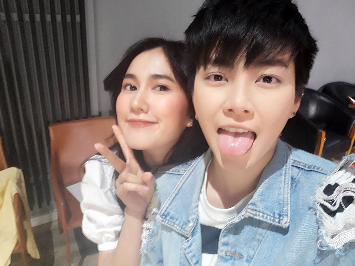 Nann_FC's tweet photo. เซลฟี่แบบหน้าชัดหลังเบลอ😁 #คนที่ไม่ใช่ #NannNest #Nann #NestNisachol #Monofresh915 #Freshshowcase https://t.co/oUdKJdZqKg