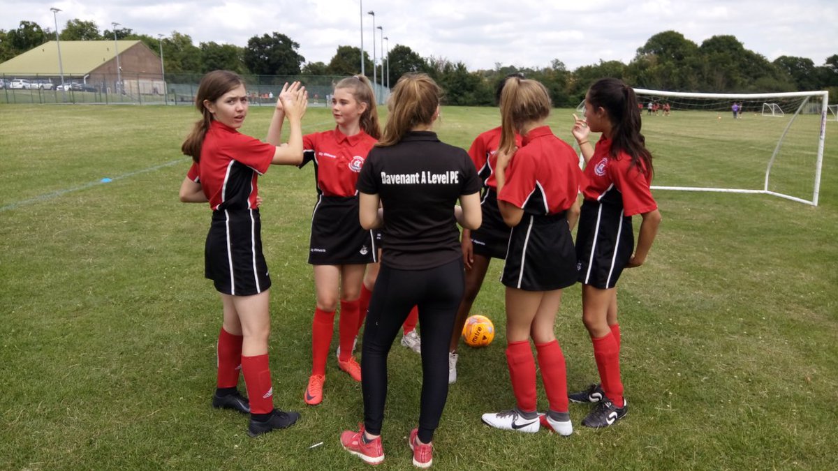 Wakie3's tweet photo. What a great day @DavenantFS working with the female coaches of the future. Thank you for making me feel so welcome. Get in touch about opportunities. #FemaleRoleModels #Changingaculture 👌👊💪 https://t.co/zN8Yq2wOrs