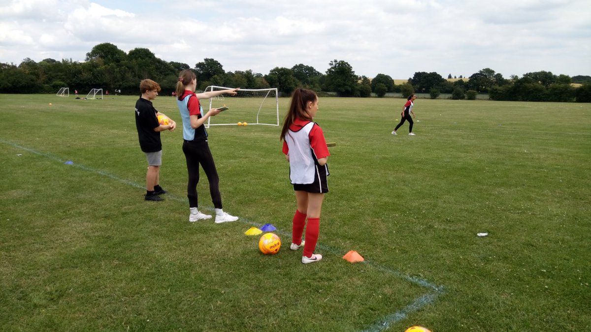 Wakie3's tweet photo. What a great day @DavenantFS working with the female coaches of the future. Thank you for making me feel so welcome. Get in touch about opportunities. #FemaleRoleModels #Changingaculture 👌👊💪 https://t.co/zN8Yq2wOrs