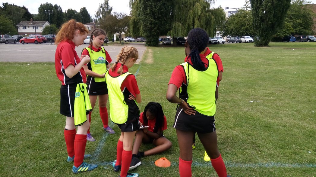 Wakie3's tweet photo. What a great day @DavenantFS working with the female coaches of the future. Thank you for making me feel so welcome. Get in touch about opportunities. #FemaleRoleModels #Changingaculture 👌👊💪 https://t.co/zN8Yq2wOrs