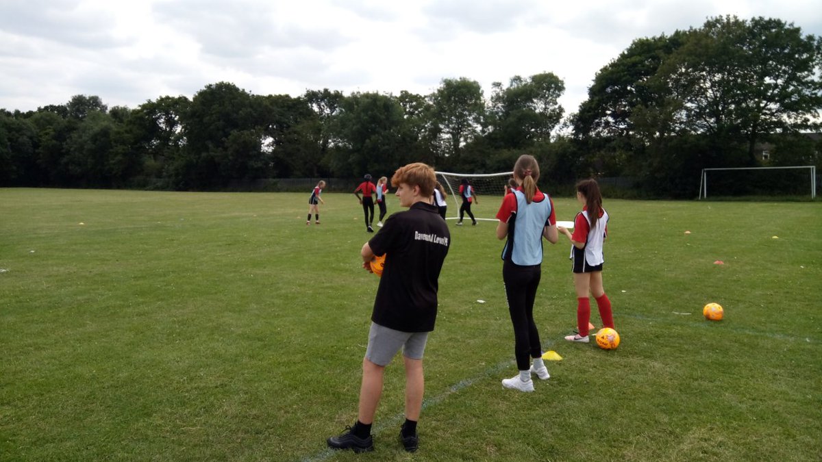 Wakie3's tweet photo. What a great day @DavenantFS working with the female coaches of the future. Thank you for making me feel so welcome. Get in touch about opportunities. #FemaleRoleModels #Changingaculture 👌👊💪 https://t.co/zN8Yq2wOrs