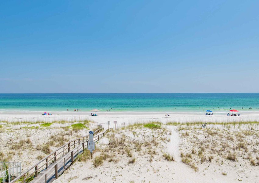 GoSouthern's tweet photo. Getaway this #July to #PensacolaBeach!⛱️#TridentHouse🏠 is a #GulfFront #Luxury #VacationHome that features 5BR/4BA, and comfortably accommodates up to 18 friends and family members! #BookDirect to get the most savings on your July #Beach escape! ➡️https://t.co/2kKeRR5gCG https://t.co/rrwvcPt4fO