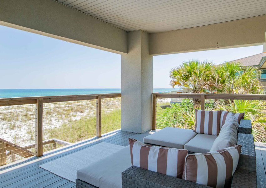 GoSouthern's tweet photo. Getaway this #July to #PensacolaBeach!⛱️#TridentHouse🏠 is a #GulfFront #Luxury #VacationHome that features 5BR/4BA, and comfortably accommodates up to 18 friends and family members! #BookDirect to get the most savings on your July #Beach escape! ➡️https://t.co/2kKeRR5gCG https://t.co/rrwvcPt4fO