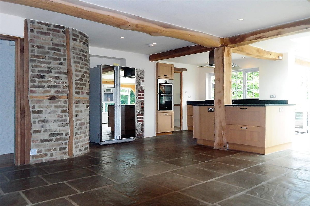 #ToLet in #Norton -Stunning #Barn #conversion with south facing Lounge and beautiful kitchen in semi rural location with good access to both the A27 and A29. simswilliams.co.uk/property/resid…