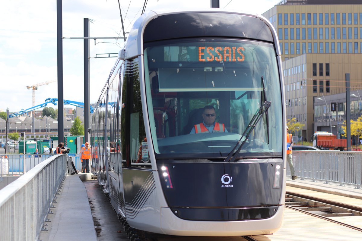 Caenlamer's tweet photo. 🚊Inauguration du #Tramway2019 #SaveTheTDate 🚊
Samedi 27 et dimanche 28 juillet, les lignes de bus et de tramway @TwistoCaen seront gratuites 🚍
Pour plus d’informations sur la journée inaugurale et l'arrivée du tramway ▶️ https://t.co/BcblKX7y84 https://t.co/FkTNHMqXjg