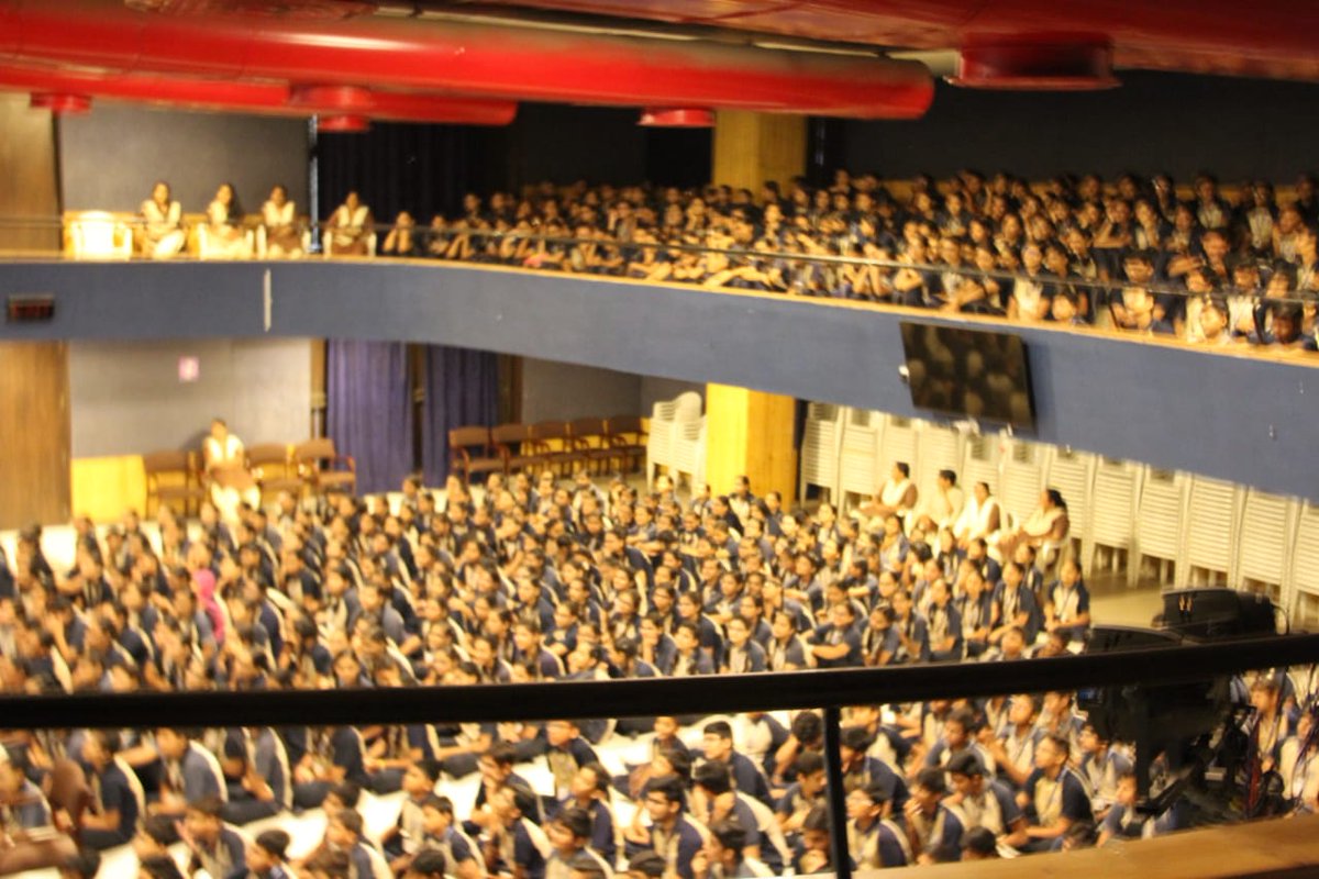 ecoclubgecv's tweet photo. Today our ECOCLUB   volunteer Maulik Prajapati delivered a sensitisation lecture with presentation at Sanskar Bharati Institute at Surat.
Total 1014 students were present

Principal and staff of that institute were very happy and they highly appreciated his presentation. https://t.co/VW7FLv2d2I