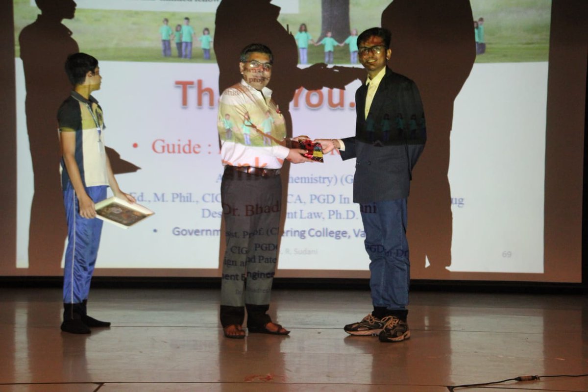 ecoclubgecv's tweet photo. Today our ECOCLUB   volunteer Maulik Prajapati delivered a sensitisation lecture with presentation at Sanskar Bharati Institute at Surat.
Total 1014 students were present

Principal and staff of that institute were very happy and they highly appreciated his presentation. https://t.co/VW7FLv2d2I