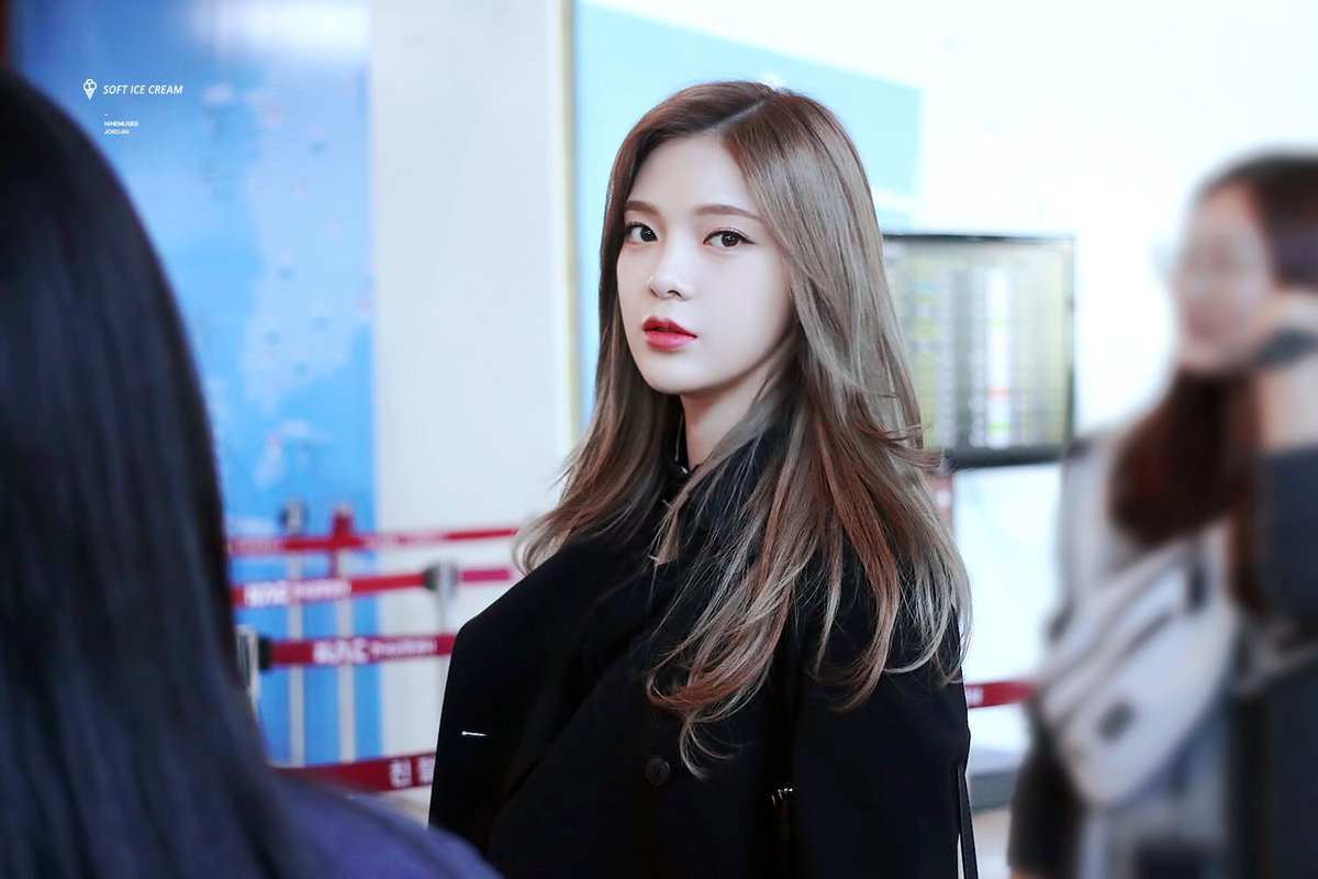 171021 김포공항 #나인뮤지스 #조소진(<a href="/josojin_1011/">🐱</a>) 직찍

bit.ly/2S8Mye4

세상에서 코트 제일 잘어울려🍂🍁