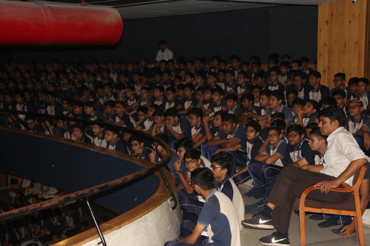 ecoclubgecv's tweet photo. Today our ECOCLUB   volunteer Maulik Prajapati delivered a sensitisation lecture with presentation at Sanskar Bharati Institute at Surat.
Total 1014 students were present

Principal and staff of that institute were very happy and they highly appreciated his presentation. https://t.co/VW7FLv2d2I