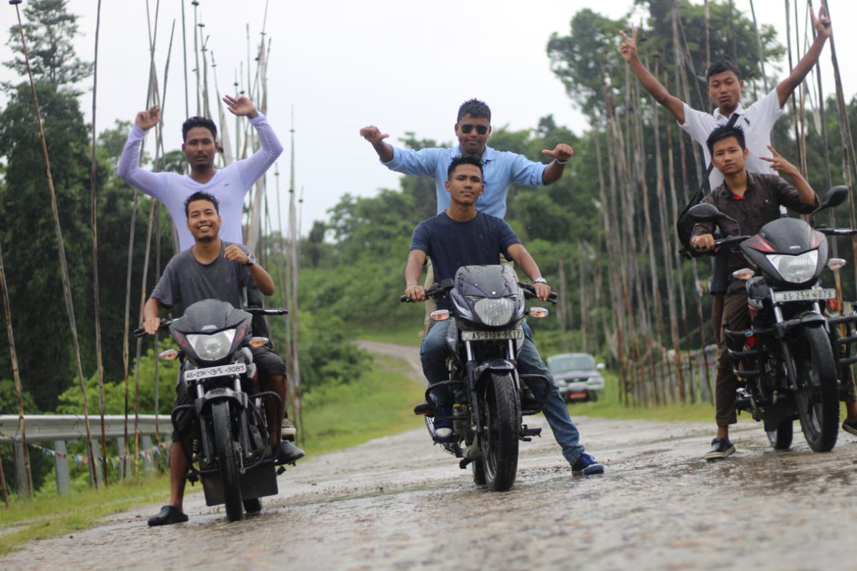 KarsungBoro's tweet photo. Good Times And Crazy Friends Make The Best Memories.
#Finally #ReUnion #OldMates 
#RainyDay #BestMemories #Samrang #Bhutan😁😘😘 https://t.co/z3Lc14Acrw