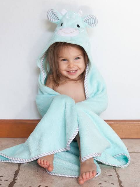 8. Baby towelBoleh je pakai towel biasa tp kata nak bg hadiah so boleh je la nak bg yg comel comel kan?? Baby towel selalunya size kecik sikit dr towel biasa & kain pon lembut sikit.