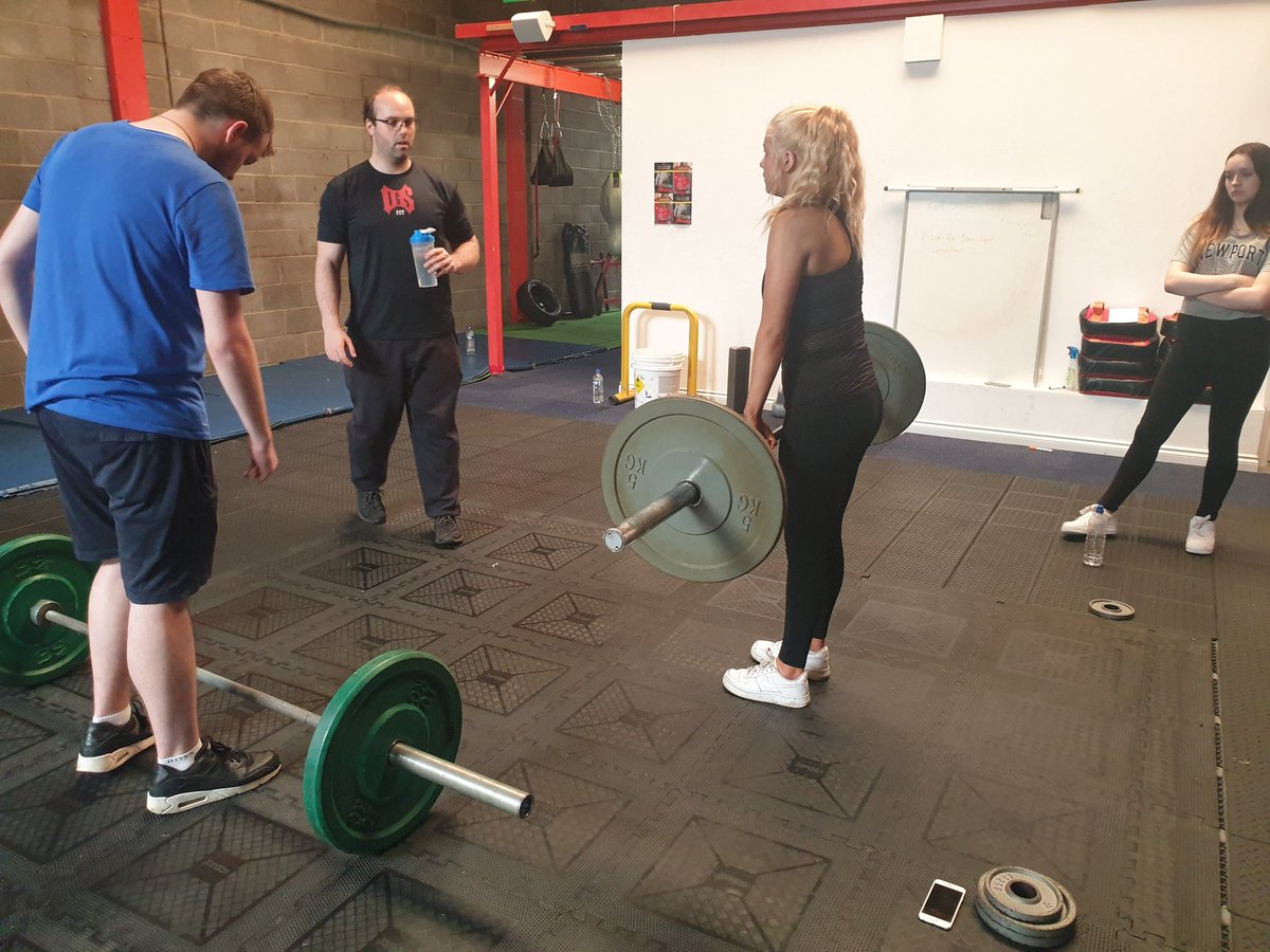 SL_EastWestDun's tweet photo. Great session for our West Dun groups at @DCSfit in Clydebank - taking part in strength training delivered by coach James Corbett #movingintowork #fitthursday https://t.co/bpVbljKO79