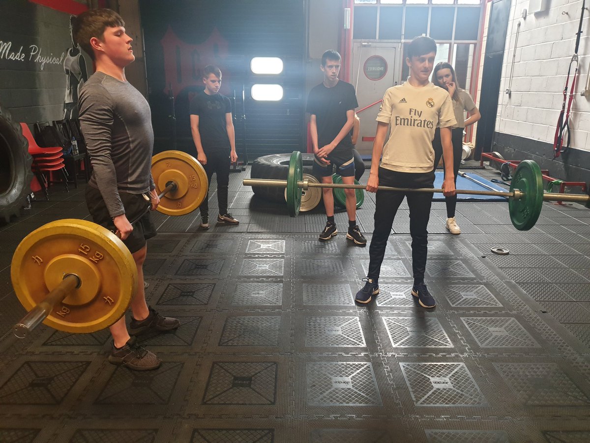 SL_EastWestDun's tweet photo. Great session for our West Dun groups at @DCSfit in Clydebank - taking part in strength training delivered by coach James Corbett #movingintowork #fitthursday https://t.co/bpVbljKO79