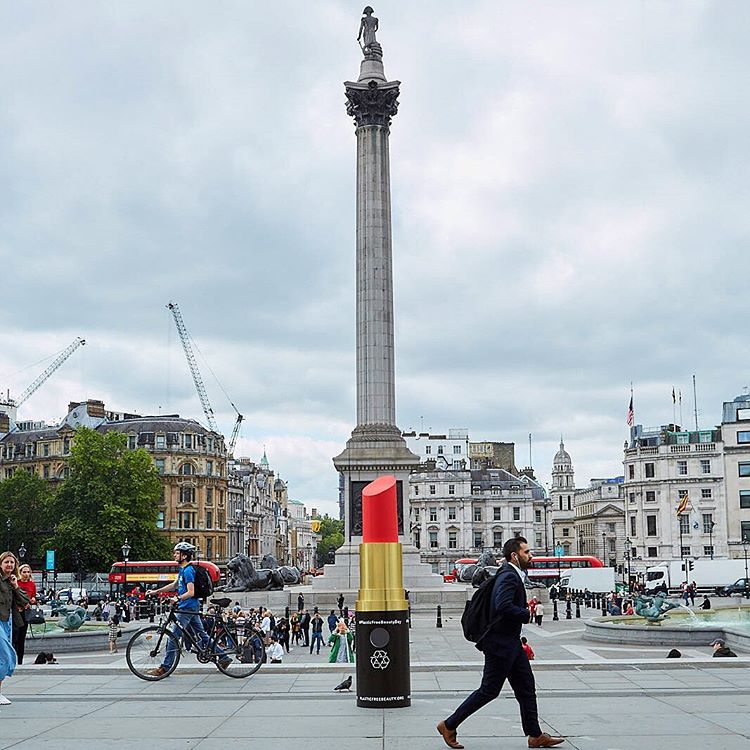 projectworkslon's tweet photo. Glad to be of service to WeAreParadoxx - Causing quite a stir around London with our 8ft lipstick recycling bin for #PLASTICFREEBEAUTYDAY - find out more and pledge to rethink, reduce and remove plastic beauty products from your life! #cleanbeauty #greenbeauty  #savetheplanet https://t.co/h6mZn41P8Z