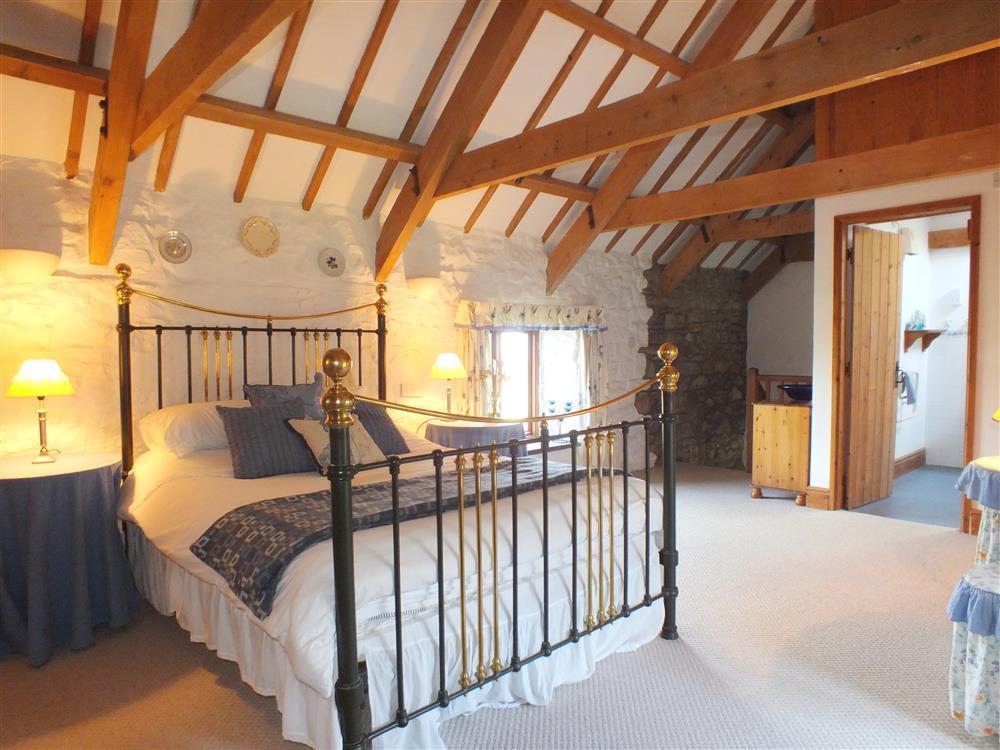 cottageswales's tweet photo. Featured #HolidayCottages for this week include a gatehouse lodge @ThePictonCastle , a #coastal property with #hottub and a converted millers barn amonst others... https://t.co/hzuIURrZrS https://t.co/thNaSHlRVq
